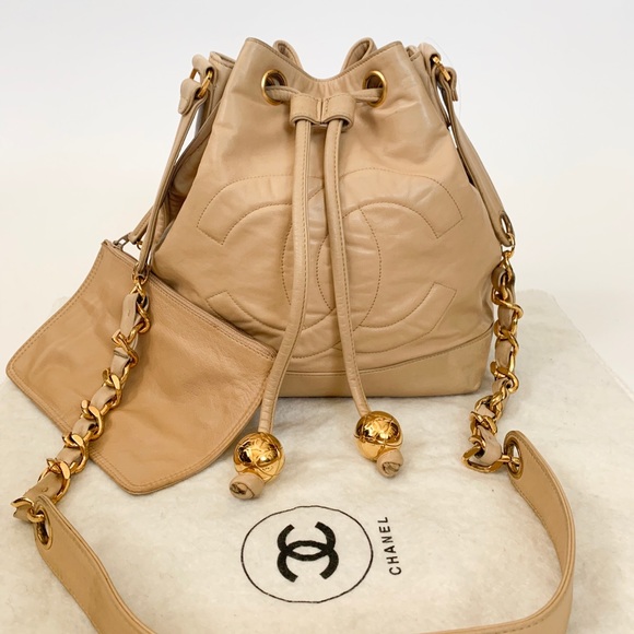 CHANEL Handbags - 😍GOURGEOUS😍Chanel Beige Lambskin crossbody